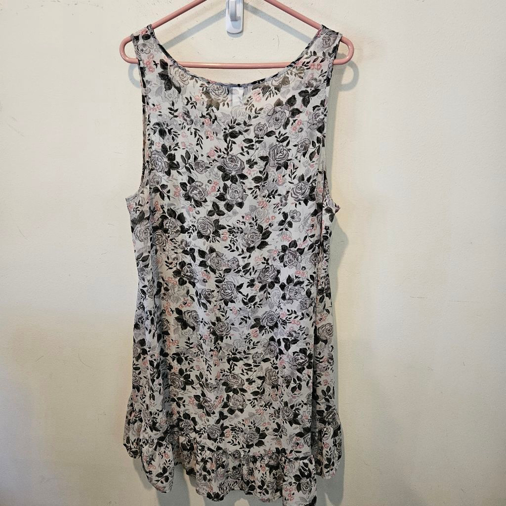 Women's Torrid Plus 2X Gray Pink Floral Ruffle Hem Sleeveless High-Low Top - Picture 9 of 9